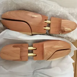 2. KLASSEN RABATT GLUED UND REPARIERT Klassischer Schuh halter aus europäischem Zedernholz, der den letzten verstellbaren Schuhs panner für Männer ST06B