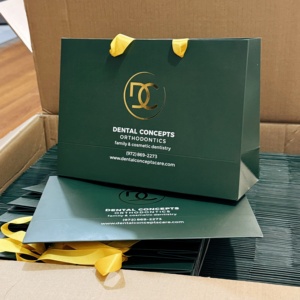 <span class=keywords><strong>Borse</strong></span> di Carta Personalizzate con Logo, Grandi Dimensioni, <span class=keywords><strong>Nere</strong></span> <span class=keywords><strong>Lucide</strong></span> Laminate per Negozi di Scarpe, Abbigliamento e Boutique di Marca Maschile - Product Image 5
