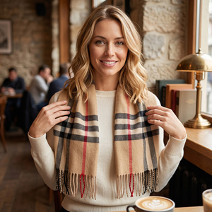 Bufanda a Cuadros de Doble Cara con Teñido Índigo Retro Artístico para Mujer, Marca Roy, para Otoño e Invierno, Uso Multifuncional - Product Image 5