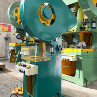 Presse mécanique de 25 tonnes, capable de poinçonner des tôles galvanisées de 0,5 à 2,0 mm, des tôles laminées à froid et des joints de charnière fins.