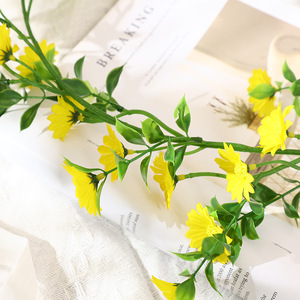 Guirlandes de fleurs artificielles, marguerites jaunes en plastique, décoration murale intérieure, accessoires de mariage, décoration de la maison - Product Image 2