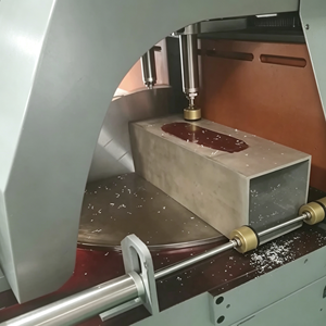 Scie à découper l'aluminium à angle arbitraire à commande servo avec 22,5 °   Cutter de profilés en alliage haute précision à rotation minimale pour la construction - Product Image 2