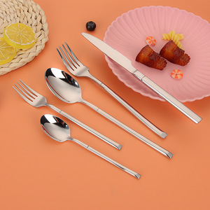 Ensemble de Couverts de Luxe <span class=keywords><strong>en</strong></span> Acier Inoxydable de Haute Qualité – Vaisselle Durable <span class=keywords><strong>Argent</strong></span>ée (Fourchettes, Cuillères, Couteaux) pour Usage Domestique et Cérémonies - Product Image 3