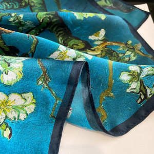 Foulards Carrés en <span class=keywords><strong>Soie</strong></span> <span class=keywords><strong>100</strong></span> % Pure 12 Mommes, Peinture à l'Huile Florale, Design Français, Logo Personnalisé OEM, Vente en Gros pour Femmes - Product Image 6
