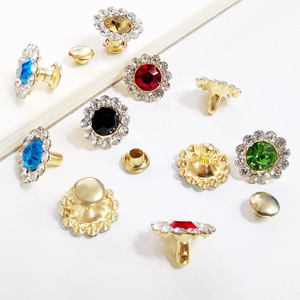 Diamant-set Sun Flower Bump Nail <span class=keywords><strong>Rivet</strong></span> pour DIY Bagages Vêtements Accessoires Accessoires Strass Nail Flower Drill - Product Image 1