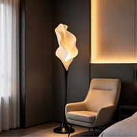 Lampe de sol minimaliste et luxueuse de style nordique à motif floral pour chambre à coucher, design créatif tendance, éclairage d'ambiance LED pour canapé