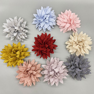 Corsages de flores a cuadros hechos a mano de tela de 13 cm, flores a cuadros para el cabello, zapatos, bolsos, ropa y accesorios. - Product Image 1