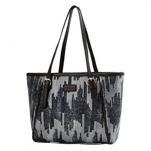 Sac a main polyvalent pour femme elegant et raffine orne de rivets brodes et d'un motif lapin - Product Image 1