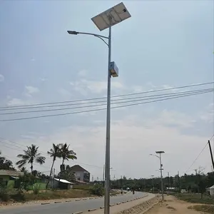Lampe d'extérieur personnalisée lampadaire 4m 5m 6m 7m 8m 9m 10m 12m lampadaire solaire en acier galvanisé