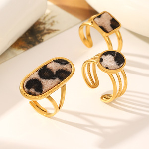 KITI Leopard Stof Accent Gouden Kleur Ringen PVD 18K Goud Verguld Roestvrij Staal Niet-Aanslaande Trend Ringen - Product Image 4