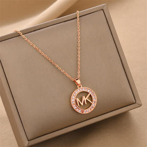 Yeni 18K altın kaplama 316L paslanmaz çelik kolye elmas yuvarlak mektup <span class=keywords><strong>MK</strong></span> kolye kolye düğün sevgililer günü hediyesi için - Product Image 3