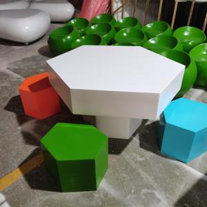 Grande sculpture abstraite en fibre de verre personnalisée, style art populaire, pour extérieur, jardin, avec table et siège intégrés, imperméable, peinte à la main, colorée, pour les loisirs - Product Image 1