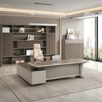 Bureau de direction en forme de L avec placard latéral en placage de bois pour projet de construction de bureaux
