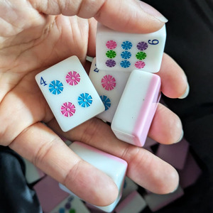 Juego <span class=keywords><strong>de</strong></span> Fichas <span class=keywords><strong>de</strong></span> Mahjong Americano <span class=keywords><strong>de</strong></span> Alta Calidad <span class=keywords><strong>en</strong></span> Venta, Fichas <span class=keywords><strong>de</strong></span> Mahjong Acrílicas para Jugar <span class=keywords><strong>en</strong></span> Casa - Product Image 5