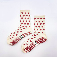 Chaussettes de Pilates antidérapantes personnalisées avec logo cœur - Chaussettes de yoga blanches avec grip à points rouges pour usage quotidien en automne