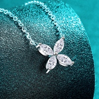 Collier fin en argent sterling 925 avec trèfle à quatre feuilles porte-bonheur et moissanite, chaîne croisée électroplaquée, pour femme, usage quotidien
