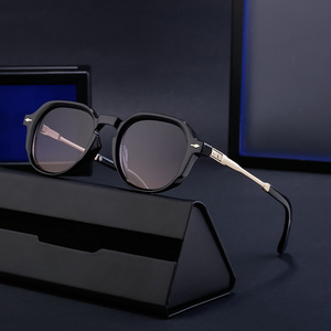 Lunettes de soleil rétro à imprimé léopard pour femmes, monture en métal, protection UV400, petit design carré, tenues de voyage à la mode - Product Image 4