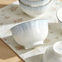 Hochwertiges Reaktiv-Glasiertes Porzellan-Geschirrset mit Wellenkante Blau-Weißes Keramik-Tafelservice 12-teilig für Hotel und Restaurant