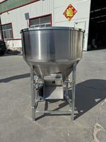 Machine intégrée de broyage et de mélange vertical pour céréales, idéale pour les petites exploitations avicoles et d'élevage.