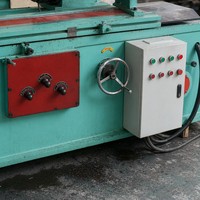 Machine à rectifier et à rainurer les rouleaux pour la reconditionnement et la réparation des rouleaux de moulin à farine