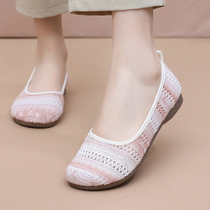 Zapatos de cabeza bordada de mujer de tela vieja de Pekín hechos a mano, suela plana sin cordones para el verano para madres mayores de mediana edad - Product Image 4