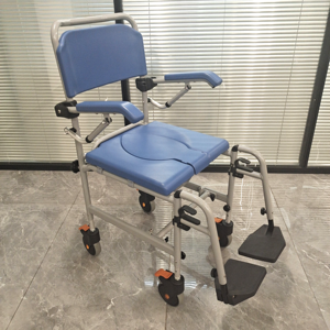 Chaise de toilette pliante en aluminium, fauteuil roulant de douche et de toilette pour personnes âgées et handicapées, avec plateau de bain réglable - Product Image 2