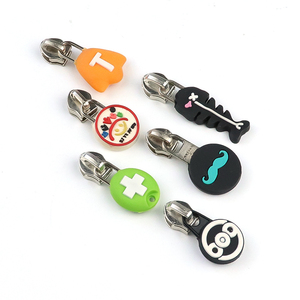 5 PVC Drop nhựa da <span class=keywords><strong>Tab</strong></span> trượt Mặt dây chuyền tiêm đúc kéo <span class=keywords><strong>Tab</strong></span> cho túi Silicone cao su thời trang Cuff liên kết Tie Clips - Product Image 6