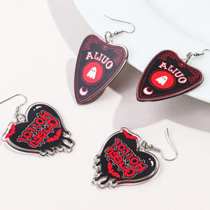 Vintage exagerada cinta de sangre tarjeta corazón Horror reina sangre Handprint cuchillo miedo cuchillo acrílico estampado gota pendientes para mujer - Product Image 3