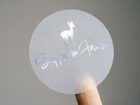 Étiquettes autocollantes en papier gaufré métallisé or argent holographique personnalisé pour l'emballage des cadeaux et la marque des produits