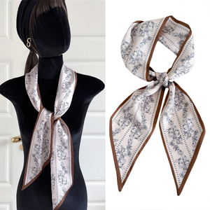 <span class=keywords><strong>Elegante</strong></span> <span class=keywords><strong>Sciarpa</strong></span> in Poliestere con Stampa Floreale e Frange - Bordi Beige Chiaro, <span class=keywords><strong>Blu</strong></span> Navy e Marrone per Donna - Product Image 1