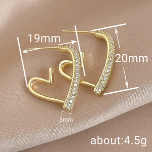Orecchini a perno con zirconi a forma di cuore aperto, gioielli da donna dolci ed eleganti, regalo per l'uso quotidiano - Product Image 3
