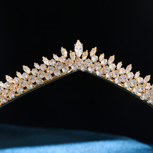 Diadème de Mariée de Luxe Fait Main en Or, Couronne de Mariage Scintillante en Cristal Marquise, Élégante Tiare Étoilée pour Concours de Beauté, Mariages et Bals de Promo pour Filles - Product Image 2
