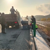 Crawler Self-propelled Curb Slipform Machine One-time Pouring Concrete Road Kerb Stone Machine