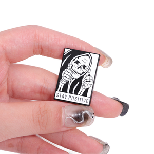Broche en métal plaqué or, argent, noir, émail dur et souple, motif Grim Reaper 'Stay Positive', personnalisée, style Goth, 'Test Negative', badges de revers - Product Image 1