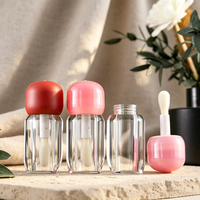 Tube de brillant à lèvres vide de 4 ml avec capuchon en forme de champignon mignon, contenant transparent en plastique avec grand applicateur, flacon cosmétique pour gloss à lèvres avec logo personnalisé
