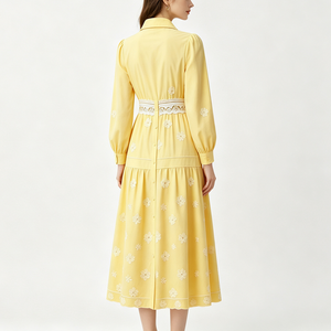 Robe mi-longue décontractée jaune personnalisée pour femme, brodée, avec dentelle florale à la taille, manches longues lanternes et boutonnage frontal à volants - Product Image 2