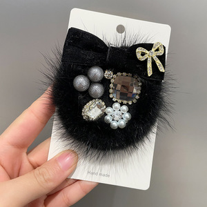 Vêtements en gros de style britannique, pull en fourrure de vison perlé en cuir avec nœud papillon rétro Dongdaemun Corée - Product Image 4