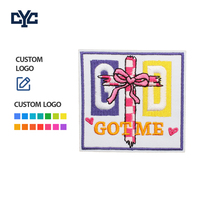 Parche Bordado Cristiano de Corazón con Lazo Rosa Lindo, Parche Termoadhesivo de Tela No Tejida con Bordado de Cruz 'God Got Me', Personalizado, de Venta Caliente
