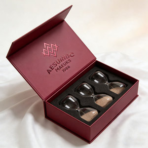 Boîtes cadeaux en carton rigide avec finition gaufrage/<span class=keywords><strong>d</strong></span>ébossage personnalisée, fermeture magnétique, pelliculage mat, vente en gros - Product Image 1