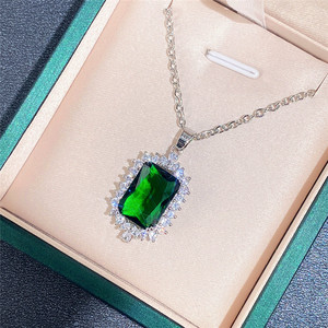 Collana con pendente vintage in zircone verde smeraldo per donna, elegante catena a clavicola, gioielli alla moda - Product Image 4
