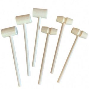 Mini marteau en bois poli écologique avec fonction anti-chute et design ergonomique pour bébé, idéal pour la décoration de fêtes et comme cadeau - Product Image 2