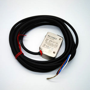 Capteur laser CMOS autonome LR-ZB250AN rectangulaire avec câble de type 250 mm, sortie NPN 10-30VDC, neuf et original - Product Image 1