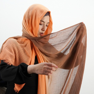 Vente en gros <span class=keywords><strong>Hijab</strong></span> dégradé ombré en coton Écharpe <span class=keywords><strong>Hijab</strong></span> tissé en coton viscose rayonne modal Châle <span class=keywords><strong>Hijab</strong></span> bicolore Tie Dye pour femmes - Product Image 2