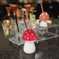 Gobelet lumineux en plastique en forme de champignon avec paille et couvercle