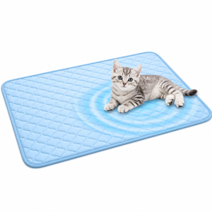 แผ่นรองนอนสำหรับสัตว์เลี้ยง ZT Summer Self Cooling ทำจากใยโพลีเอสเตอร์แบบเย็บติดกัน ใช้สำหรับสุนัขและแมว ใช้ได้กับเตียงนอนหรือกรง - Product Image 4