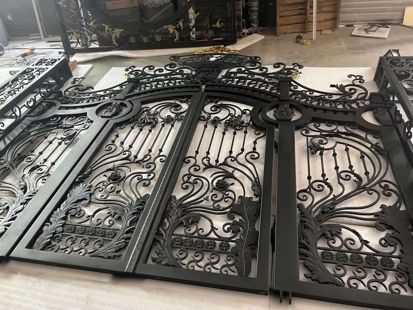 Luxury double house garden security grill design sliding swing iron gate driveway gate entrance main wrought iron gates designs