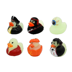Trẻ Em Vui Phát Sáng Tắm Đồ Chơi Mini Số Lượng Lớn Halloween Ưa Thích In Mới Lạ Các Bộ Phận 6 Inch Nổi Ánh Sáng LED Long Lanh Cao Su Vịt - Product Image 2