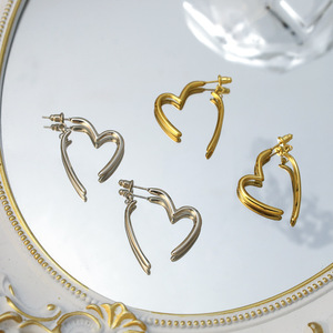 Heart Shape Gold <b>Stud</b> Earrings <b>Titanium</b> Steel Lightweight Fashion Jewelry Gift For Women 2025 New Style - Product Image 3