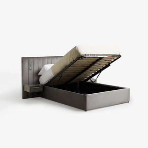 Cama de Hotel Tapizada <span class=keywords><strong>Mayfair</strong></span> <span class=keywords><strong>en</strong></span> Terciopelo Opulento Gris Acero con Almacenamiento Otomano, Mesitas de Noche y Luces - Product Image 2