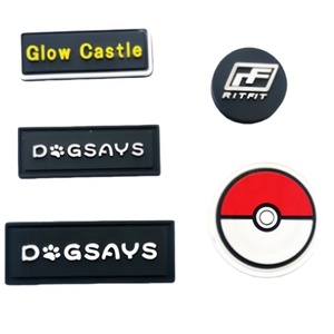 Badges en caoutchouc PVC personnalisés de haute qualité, brodés, avec logo de dessin animé, crochet en <span class=keywords><strong>fer</strong></span>, boucle, 2D, 3D, doux, vêtements, alphabet/fleur, écologiques - Product Image 5